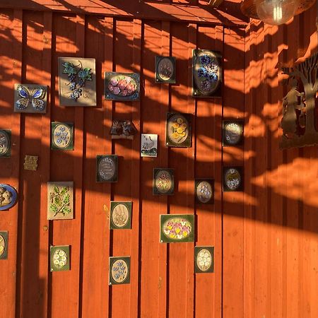 Aeventyrsgardens Vandrarhem, Kinnekulle Kallby Bagian luar foto