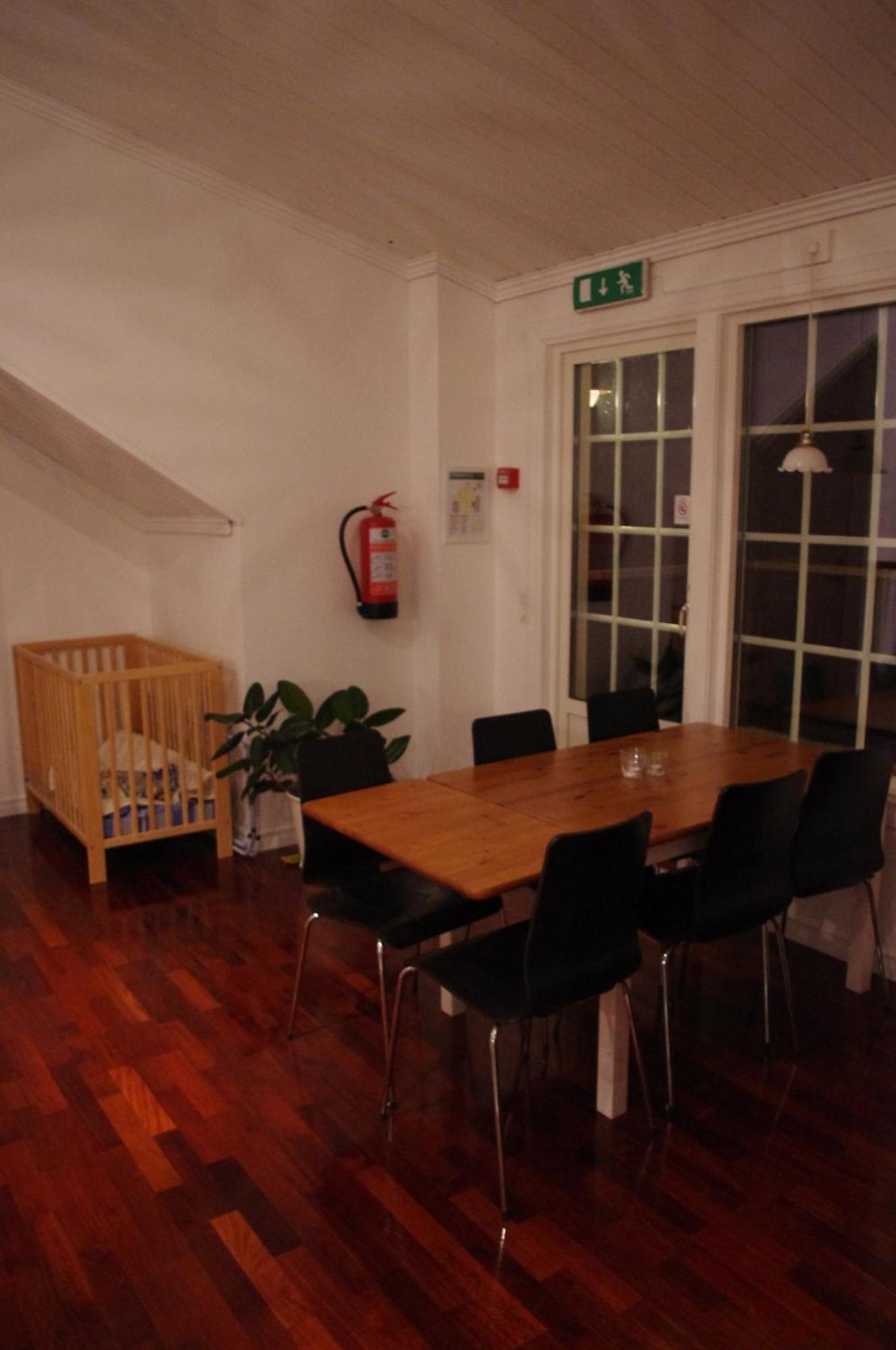 Aeventyrsgardens Vandrarhem, Kinnekulle Kallby Bagian luar foto