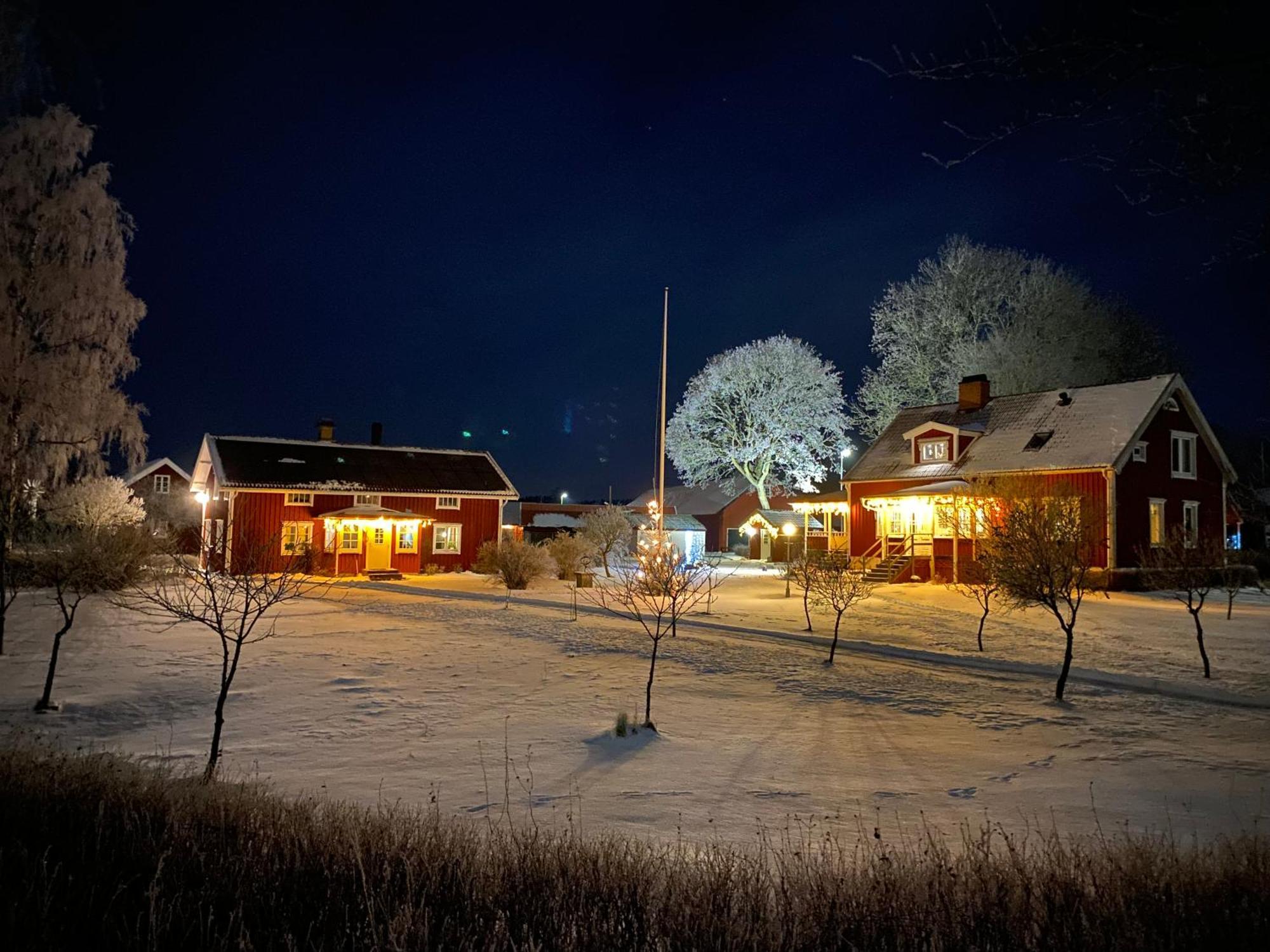 Aeventyrsgardens Vandrarhem, Kinnekulle Kallby Bagian luar foto