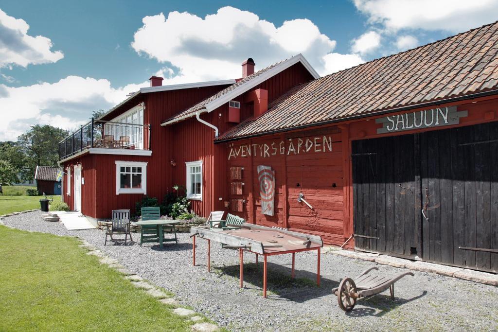 Aeventyrsgardens Vandrarhem, Kinnekulle Kallby Bagian luar foto